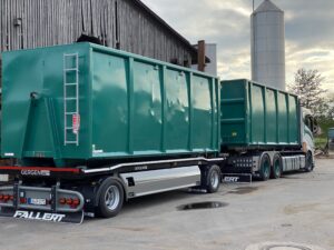 Fallert LKW bei der Hackschnitzel-Anlieferung